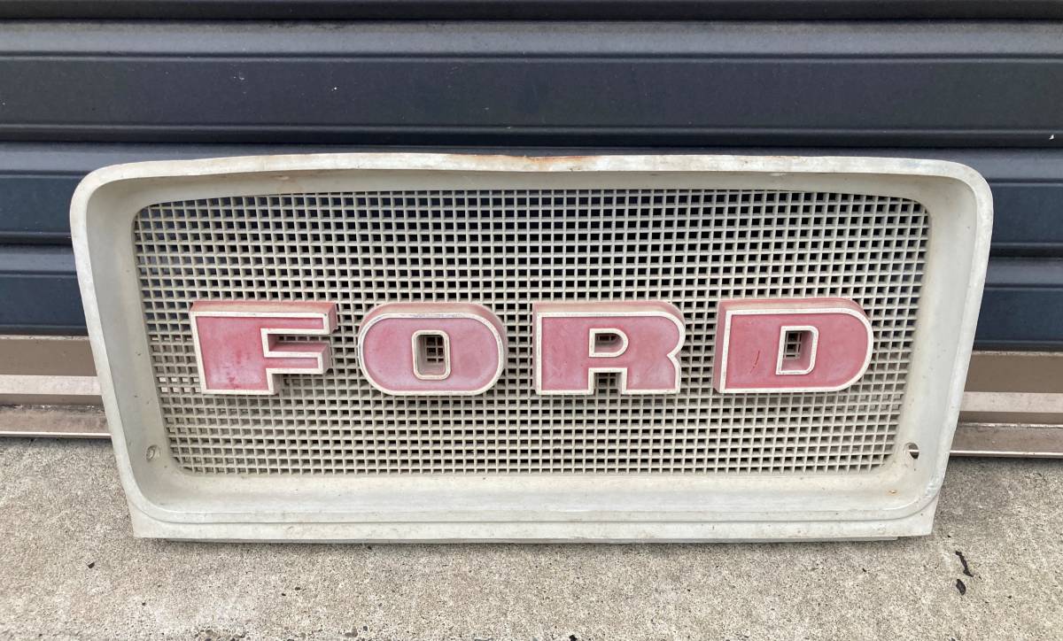 トラクター FORD フォード　3000 ？　4000 ？　フロントマスク　グリル
