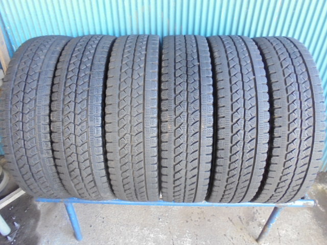 W979 BLIZZAK ブリヂストン 205／85r16 w979の通販 6本セッ ブリヂストン BLIZZAK W979　205/85R16 117/115L LT　6本　7～8分溝2本と7分溝2本と6～7分溝2本　2020年製