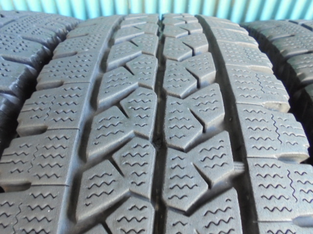 W979 BLIZZAK ブリヂストン 205／85r16 w979の通販 6本セッ ブリヂストン BLIZZAK W979　205/85R16 117/115L LT　6本　7～8分溝2本と7分溝2本と6～7分溝2本　2020年製