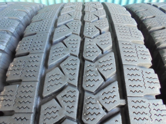 W979 BLIZZAK ブリヂストン 205／85r16 w979の通販 6本セッ ブリヂストン BLIZZAK W979　205/85R16 117/115L LT　6本　7～8分溝2本と7分溝2本と6～7分溝2本　2020年製