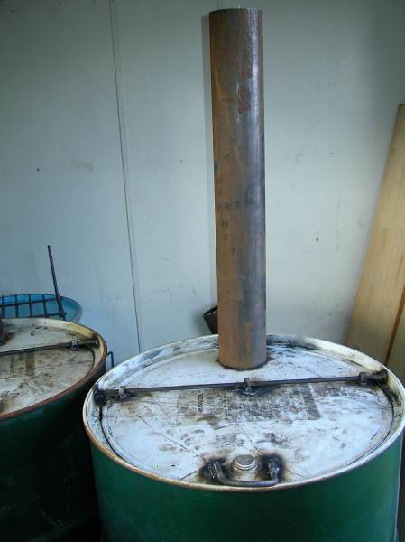 【赤字超特価，安い】 ドラム缶 ペンキ無 焼却器 焼却炉 直径５６ 仮設トイレ脇に 灰口カバー無し 灰かき棒無し(工事用材料)｜売買されたオークション情報、yahooの商品情報をアーカイブ公開 - オークファン 工事用材料