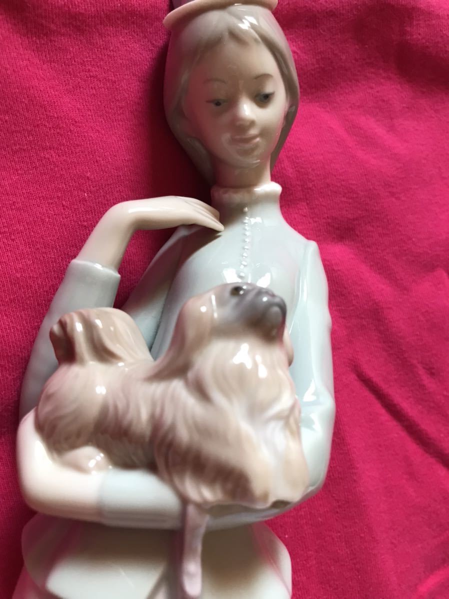 リヤドロ LLADRO フィギュリン 犬と少女の通販 人形 犬とお散歩