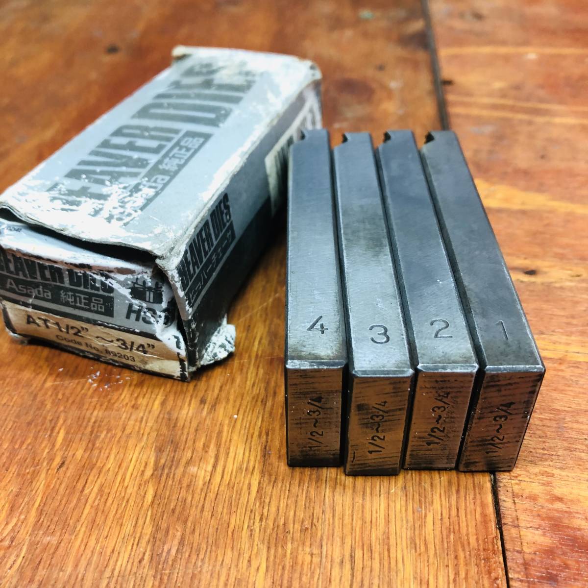 アサダ　管用テーパーねじ用チェーザ　ＡＴ１／２　－３／４　ステンレス管用　HSS NO.89203 中古 〇アサダ Asada チェーザ AT1&frasl;2～3&frasl;4 ねじ用チェーザ 等 5箱まとめ