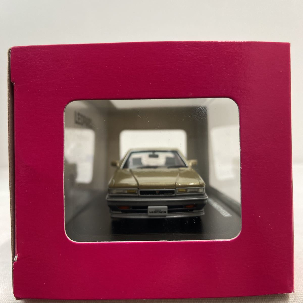 アオシマ DISM 1/43 NISSAN LEOPARD Ultima F31 1986年 日産レパード 