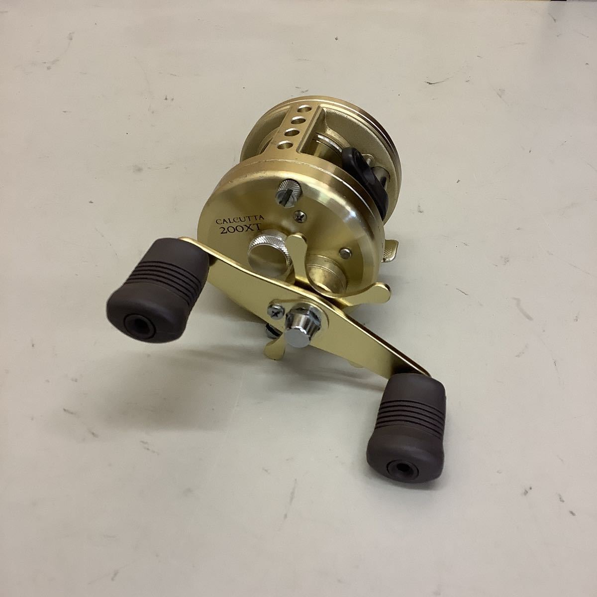 SHIMANO CALCUTTA 200XT ベイトリール 箱無 SHIMANO CALCUTTA 200XT