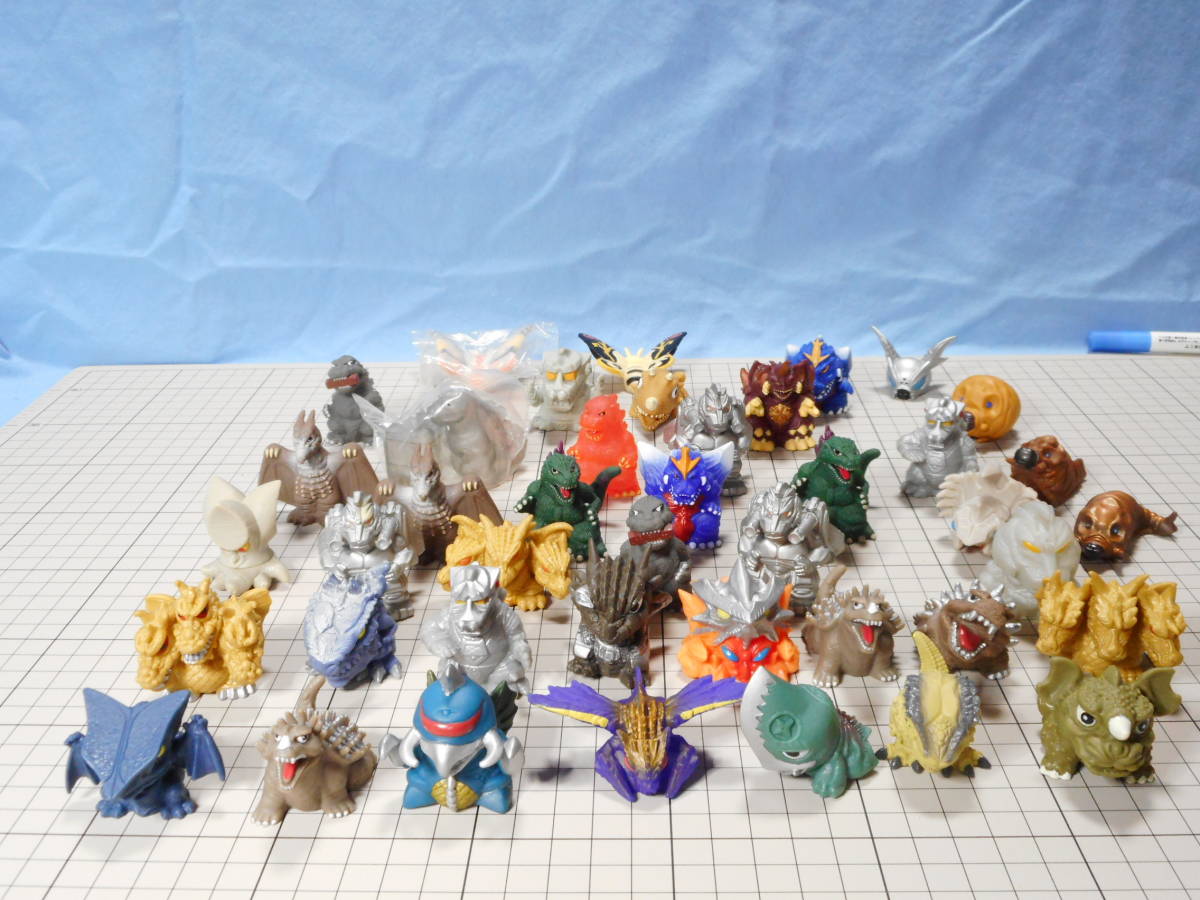 □ ゴジラ 中古デフォルメソフビ人形 シリーズ不明 怪獣いろいろ42体 