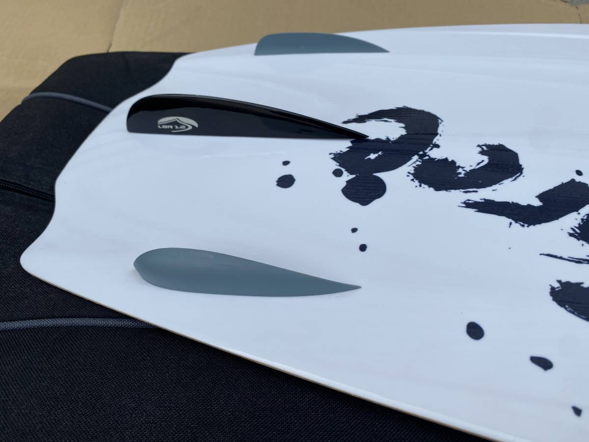 直接引き取りOK! AERCORE ウェイクボード 収納ケースおまけ付き 中古 