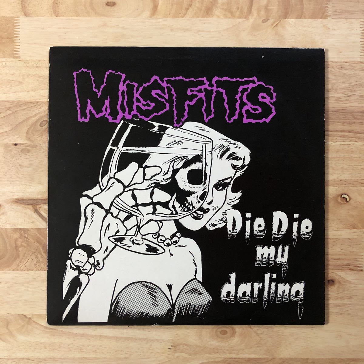  LP MISFITS/DIE DIE MY DARLING US盤:'86年THIRD PRESS/BLACK VINYL:元々のホワイト スリーヴ付き PLAN 9 SAMHAIN GLENN DANZIG CRAMPS(一般)｜売買されたオークション情報、yahooの商品情報をアーカイブ公開 - オーク 一般