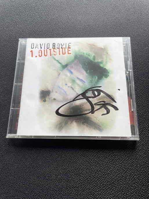 デヴィッド・ボウイ 直筆サイン入り CD DAVID BOWIE 金銭的に厳しいで