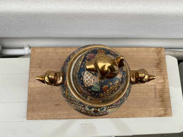 Yahoo!オークション - 大 薩摩焼 (日本の陶磁) 武者図 飾り壺 「金襴手