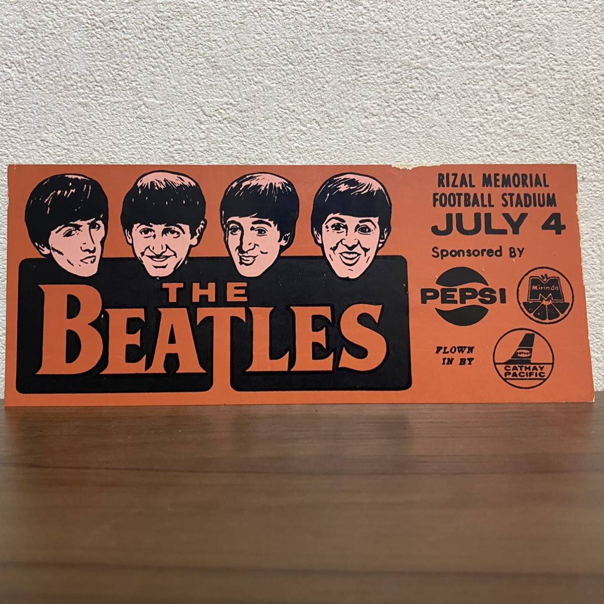  超レア ビートルズ フィリピン公演 ステッカー オレンジタイプ 1966 オリジナル beatles(THE BEATLES)｜売買されたオークション情報、yahooの商品情報をアーカイブ公開 - オークファン B
