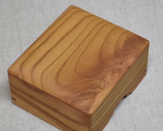 ケヤキ駒箱（杢） 欅の駒箱、横長四面落し。新品。 | 前川榧碁盤店