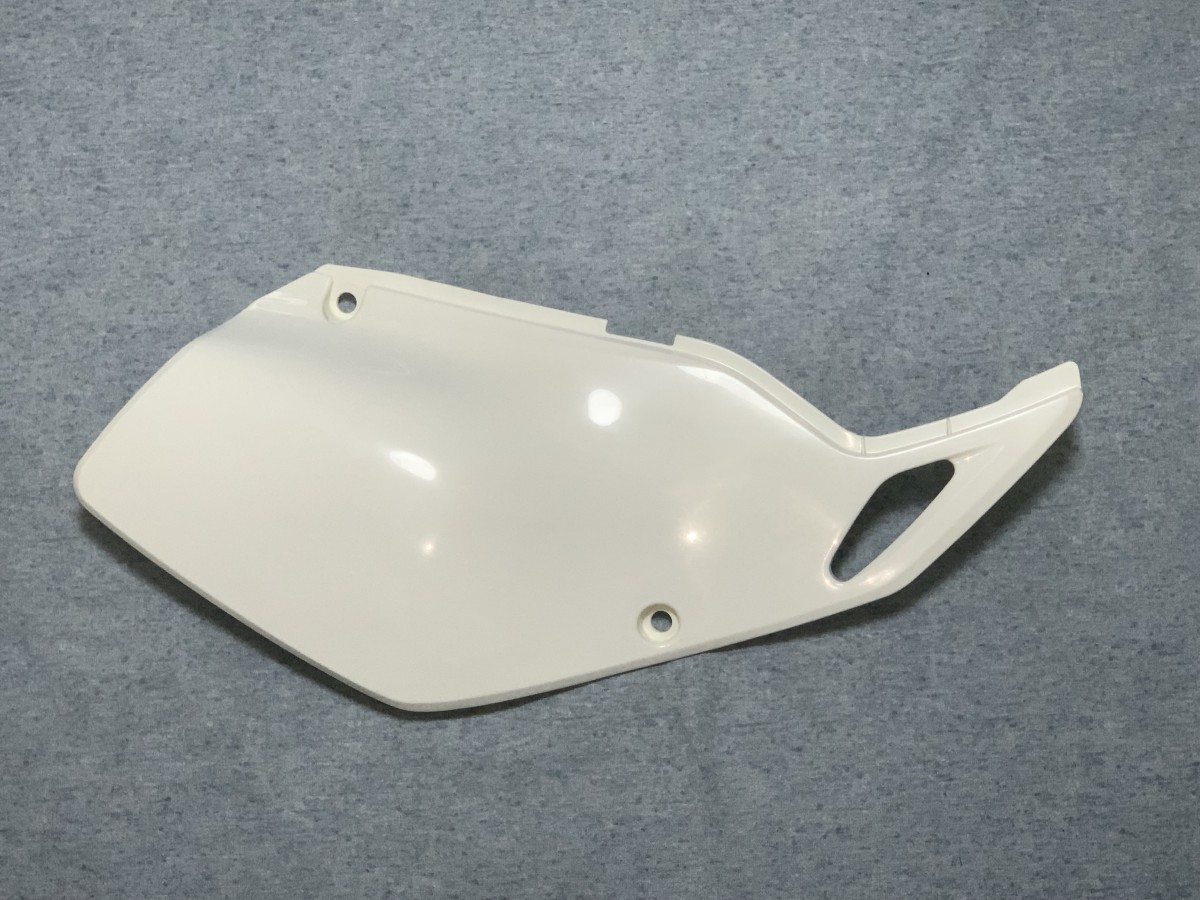 KAWASAKI（カワサキ） 純正 36001-0079-266 サイドカバー 右　美品　KLX250 Dトラッカー ホワイト