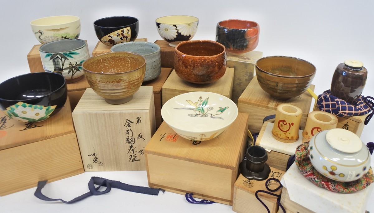 Ｗ８３９　水指　『染錦　松竹梅』『五代　佐藤走波 作』　共箱　茶道具 佐藤走波 水指 染付網目 共箱 陶芸 茶道具 W839 水指 『染錦