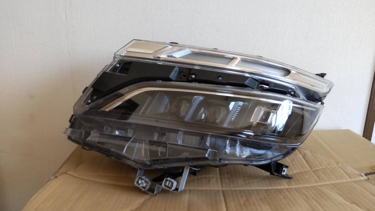 ヴォクシー VOXY 80後期 LEDライト左 レンズ状態よし | ヴォクシー 0