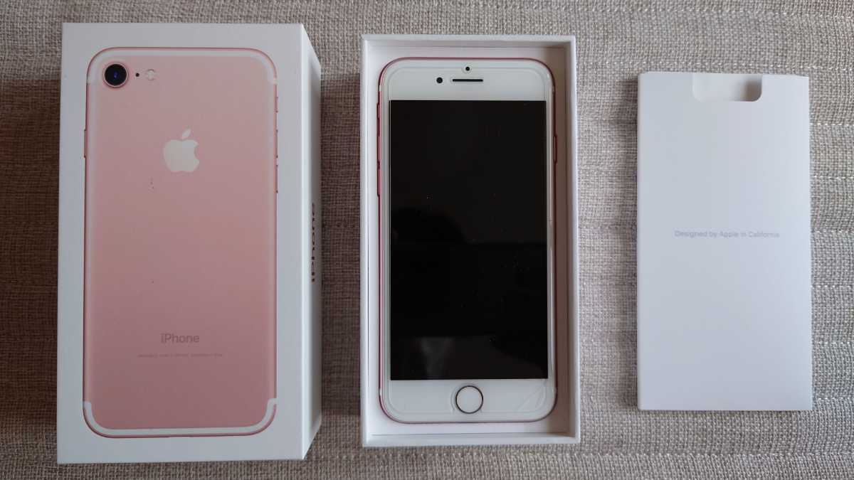 Appleスマホ iPhone7 128GB　docomo購入 P/N:MNCN2J/A S/N:DNPV116YHG85