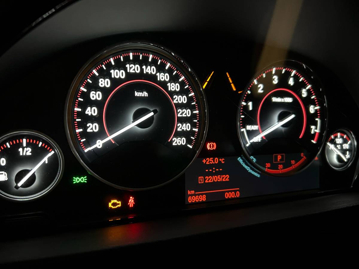 LED打ち替え加工作業】BMW F30 F31 F34 3シリーズ 、 F32 F33 F36 4 