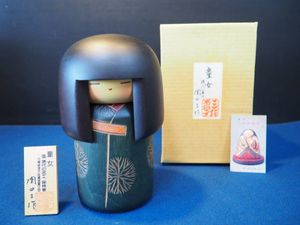 青*×様 三作 こけし 関口三作 こけしのYahoo!オークション(旧ヤフオク!)の相場・価格を見る