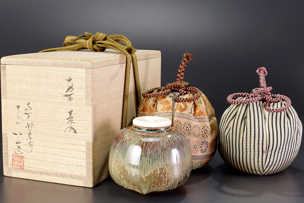 十二代 高取八山 高取茶入 共箱 茶道具 美術品・アンティーク・コレクション 十二代 高取八山 高取茶入 共箱