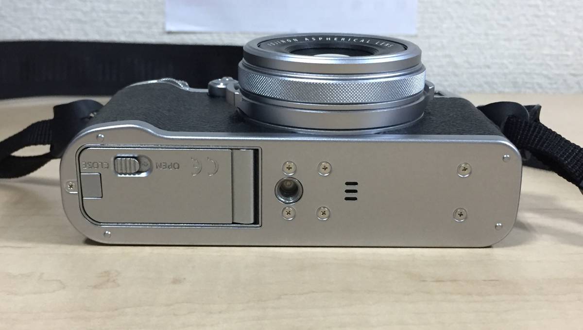 ○X100F 極美完動品 FUJIFILM X100F シャッター数200回のみ