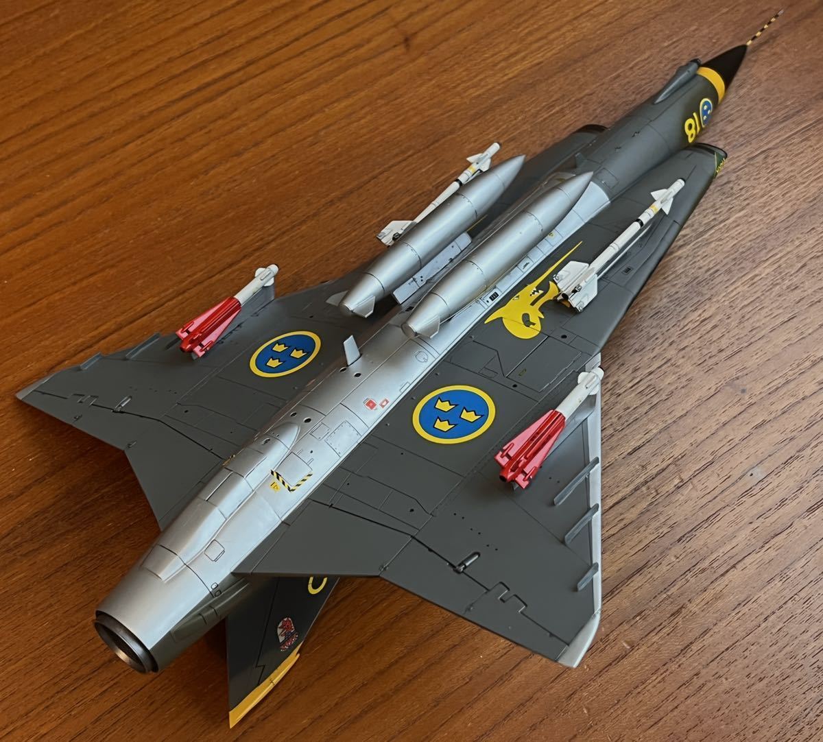 ハセガワ 1/48 スウェーデン空軍ドラケン プラモデル完成品(完成品 