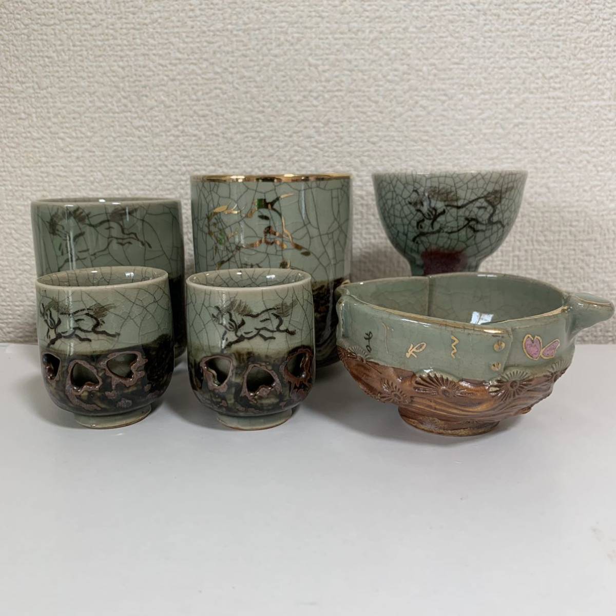 青みを帯びた 筒盃 酒器 盃ぐい呑み 古道具 アンティーク ブロカント 青みを帯びた 筒盃 酒器 盃ぐい呑み 古道具 アンティーク ブロカント