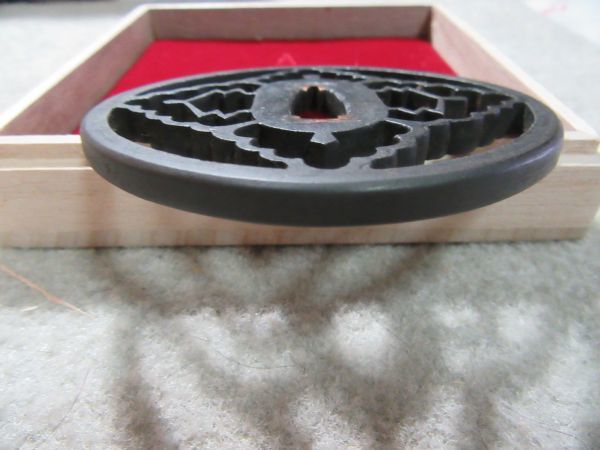 鍔　鉄鍔　透かし鍔 鍔 刀装具 日本刀の鍔｜龍透し｜日本刀・刀剣販売