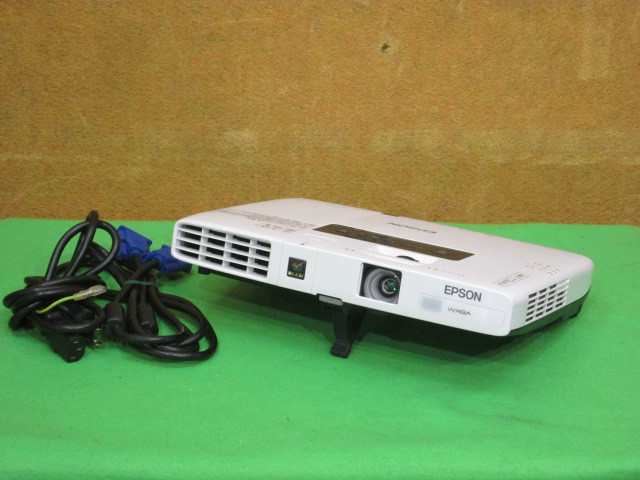  14798 EPSON EB-1771W WXGA対応 液晶プロジェクター 3000ルーメン 簡易チェック済み 使用時間少 現状品(本体)｜売買されたオークション情報、yahooの商品情報をアーカイブ公開 - オークファン 本体