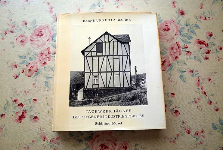 お得，100%新品 43201/ベルント＆ヒラ ベッヒャー 写真集 Fachwerkhauser des Siegener Industriegebietes Bernd & Hilla Becher 1977年 初版(アート写真)｜売買されたオークション情報、yahooの商品情報をアーカイブ公開 - オー アート写真