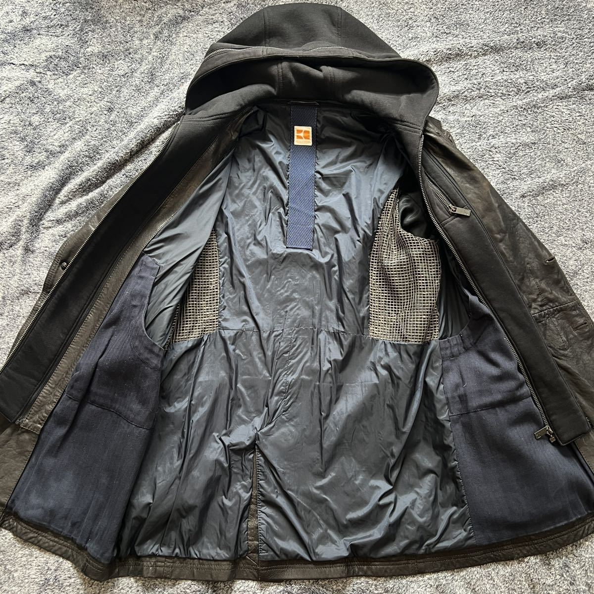 i14ヒューゴボス HUGO BOSS ラムレザー 羊革 本革 フード付 テーラード 
