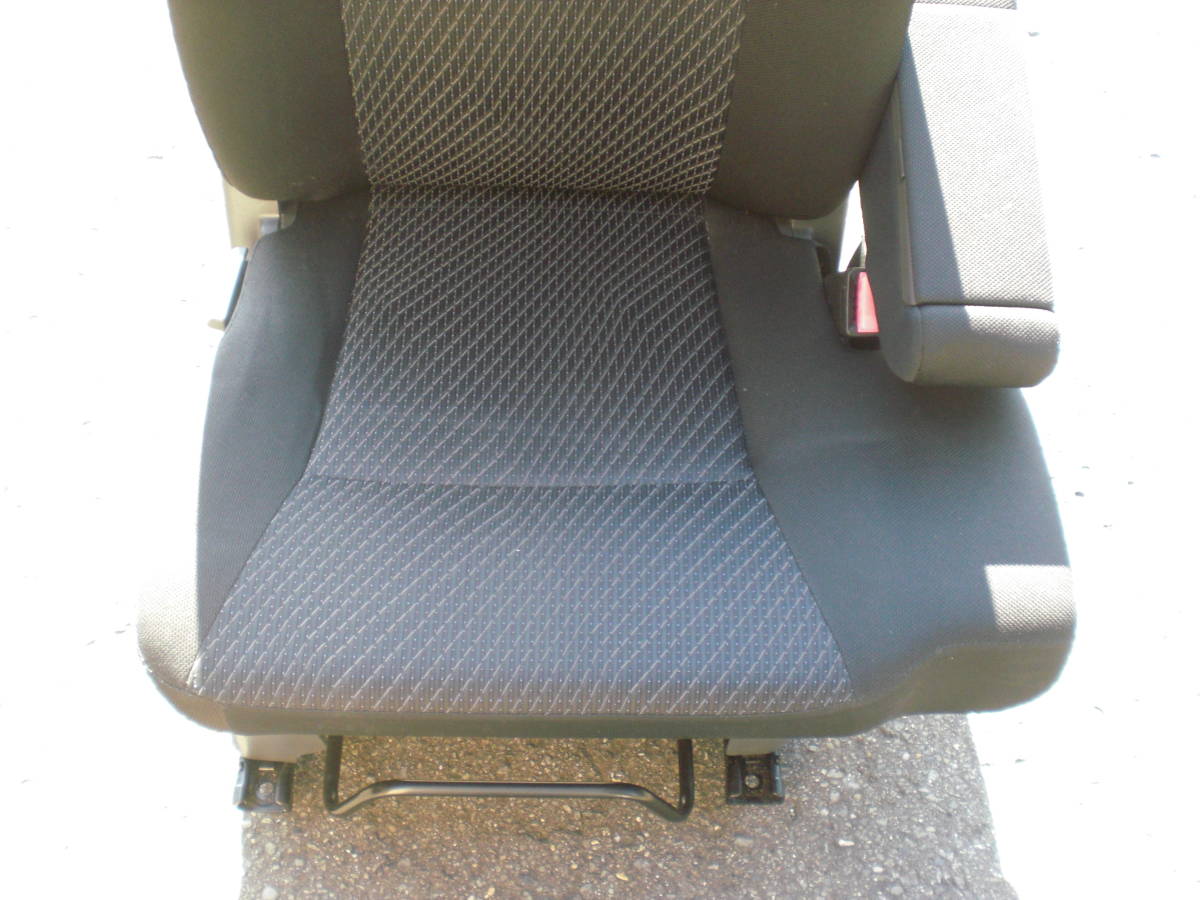 ＭＨ３４Ｓ　ワゴンＲ　スティングレー　運転席シート　肘置き付き ワゴンR MH34S スティングレー MH34S&frasl;MH44S JワゴンＲスティングレー☆MH34S 肘掛