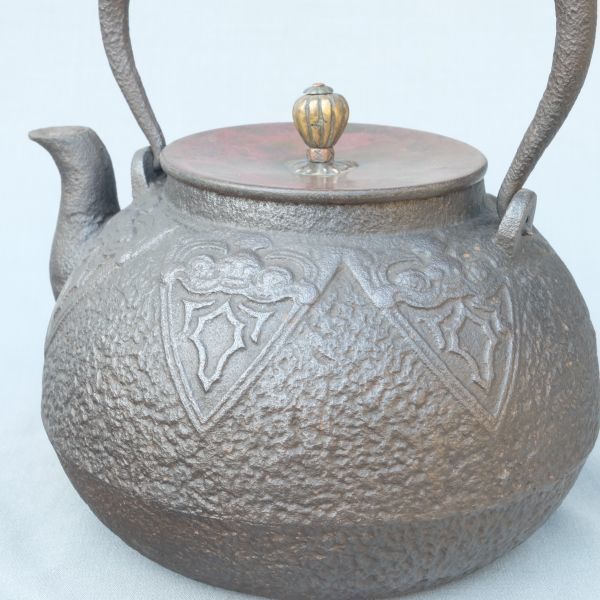 鉄瓶　銅蓋　細工物　水漏れ等なし　飾り物　1個 創 古玩 名人 斑紫銅蓋 饕餮紋 煎茶鉄瓶 水漏れ修理無し 健美極品(