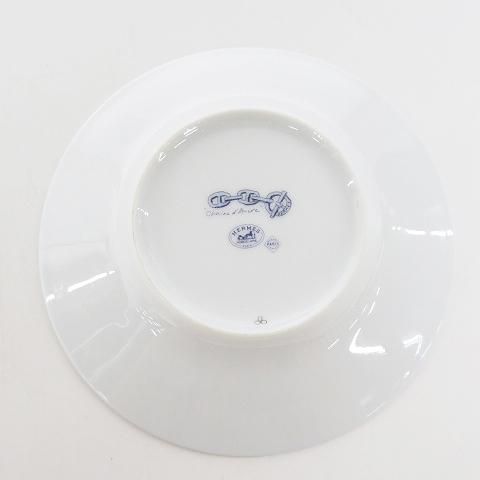 エルメス HERMES シェーヌダンクル カップ&amp;ソーサー シェーヌダンクルプラチナ 公式通販 食器 (エルメス) ティーカップ プラチナ カップ＆ソーサー シェーヌダンクル｜トレファクONLINE エルメスシェーヌダンクル 004116P2 ティーカップ＆ソーサーセット 未使用品エルメス