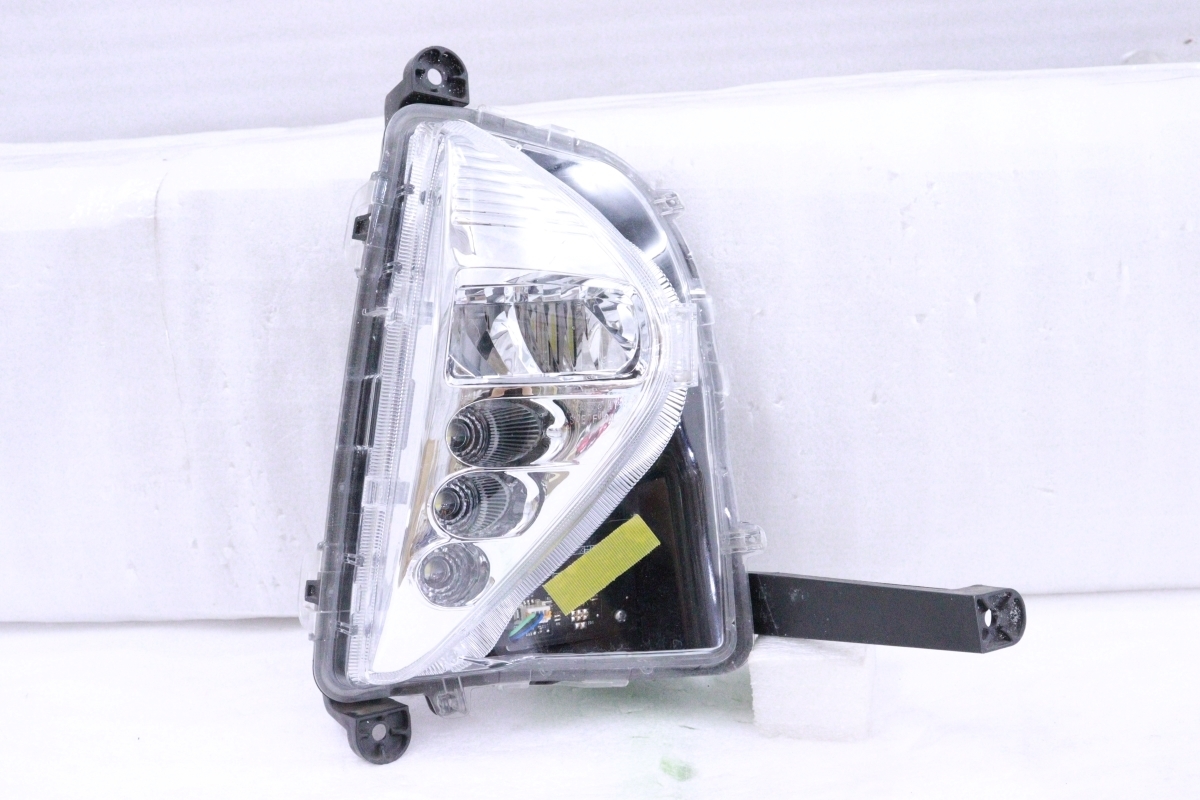 トヨタ プリウス ZVW50系 前期右フォグランプ LED KOITO 中古品 【公式