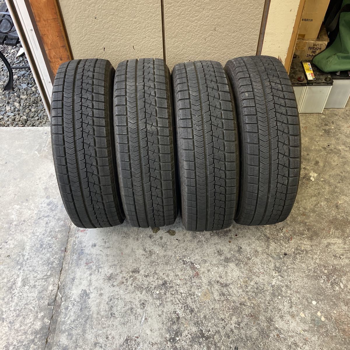 お得，正規品 バリ山 2017年製 185/65R15 ブリヂストン ブリザック VRX 4本 スタッドレスタイヤ(中古品)｜売買されたオークション情報、yahooの商品情報をアーカイブ公開 - オークファン 15インチ