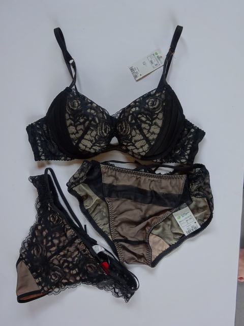 Salute ブラジャー D70 ショーツ M セット Salute/サルート ブラD70＆ショーツMセット 71グループ