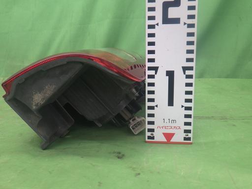 KOITO 26-120 200系 ハイエース 純正 テールランプ 左右【中古