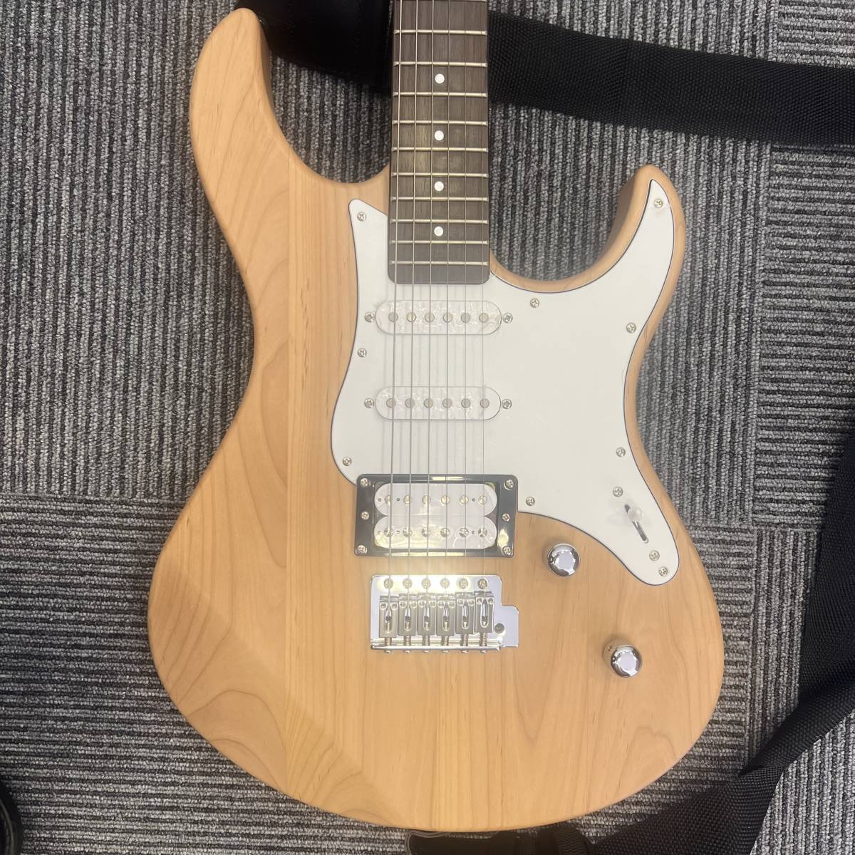 YAMAHA ヤマハ エレキギター PACIFICA112V YNS イエローナチュラル 