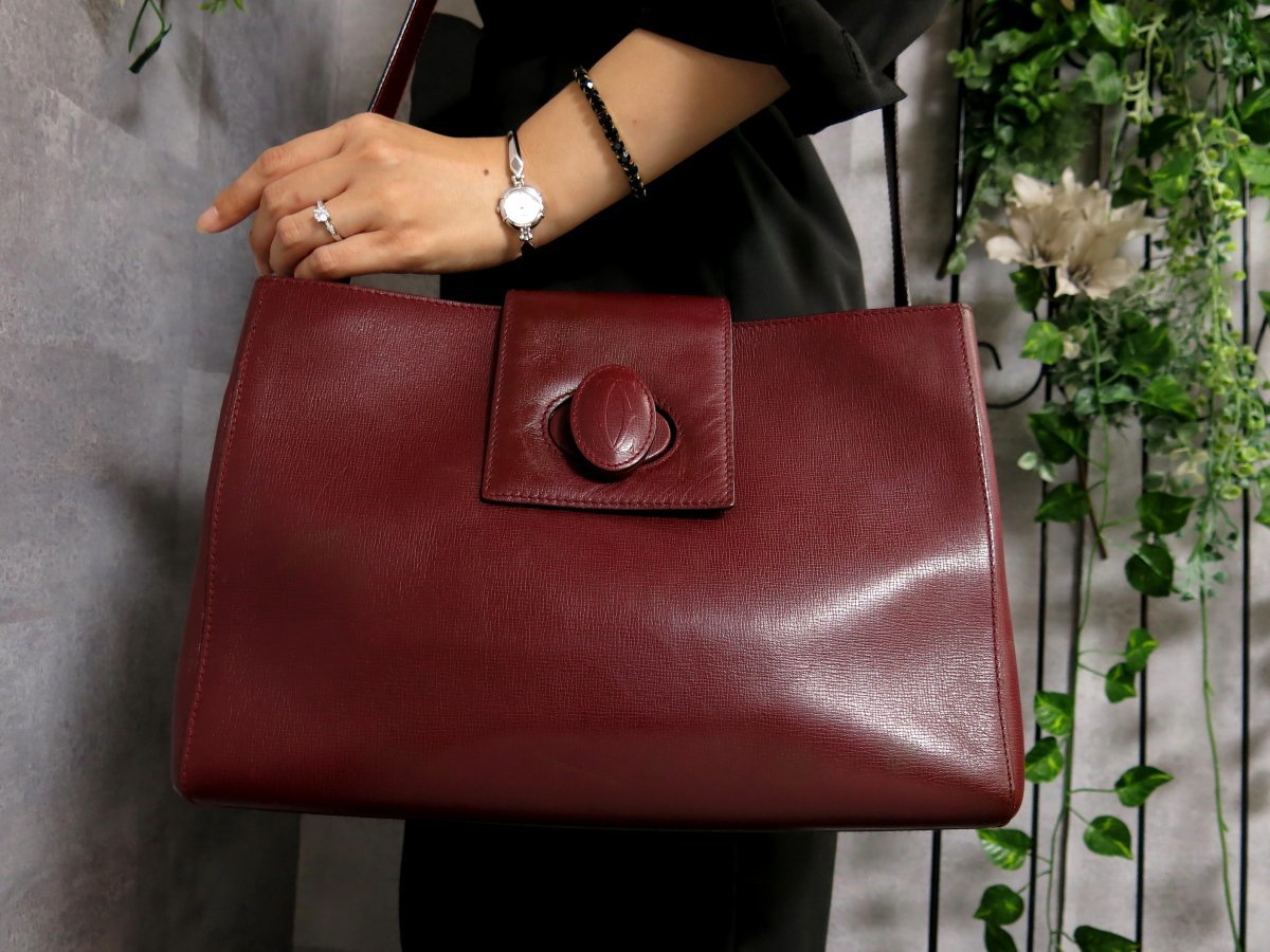 送料無料，大人気 Cartier カルティエ マスト カーフ レザー 本革 ターンロック ショルダー バッグ ボルドー G金具 斜め掛け B5 Js29958(かばん、バッグ)｜売買されたオークション情報、yahooの商品情報をアーカイブ かばん、バッグ