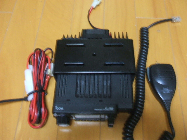 ICOM製144/430Mモービル機IC-208 20W機 ICOM アイコム IC-208 144/430デュアルバンドモービル機 動作品 20W機