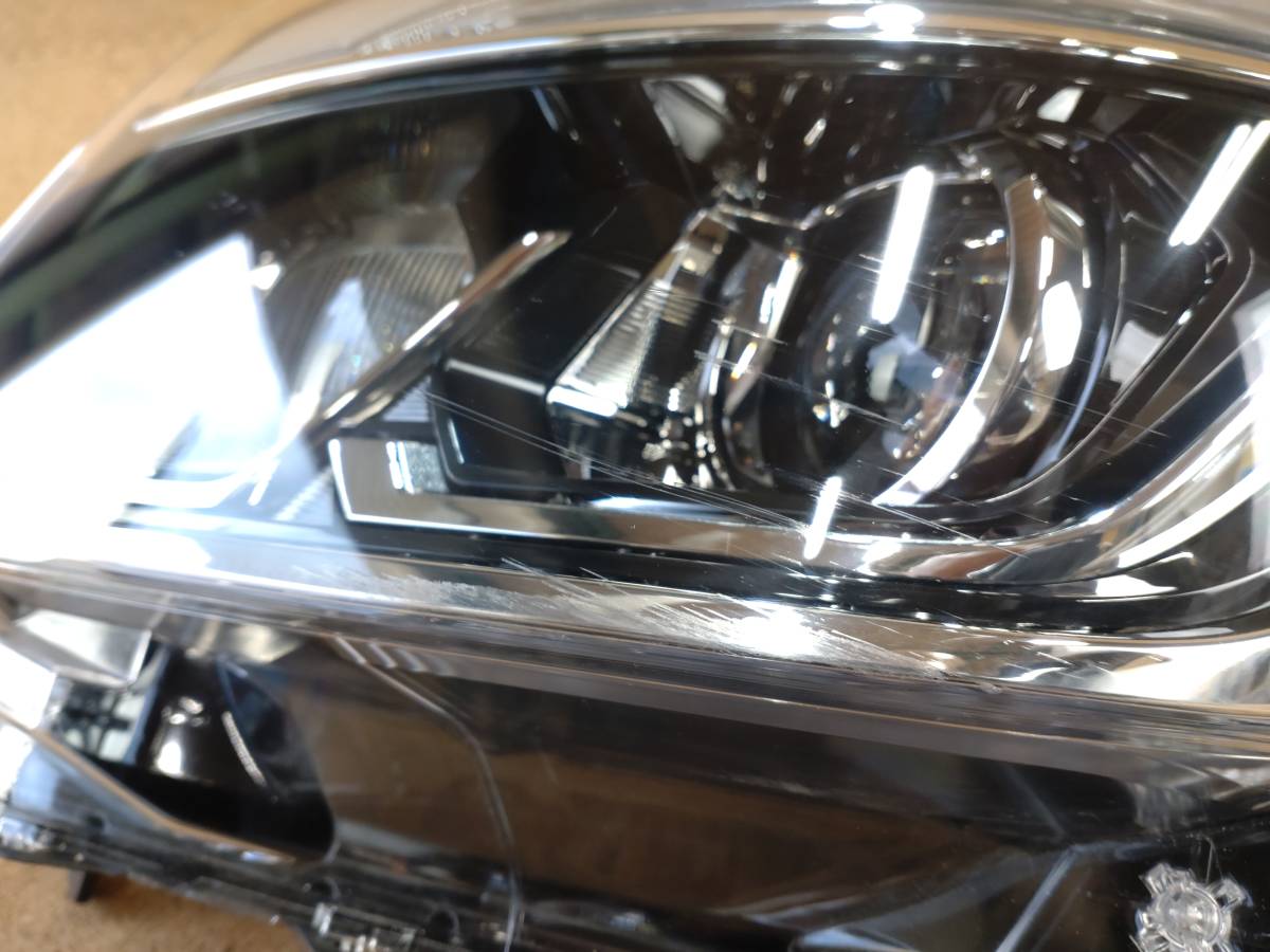 日産 デイズルークス B21A 左ヘッドライト LED KOITO コイト 100-6712J 