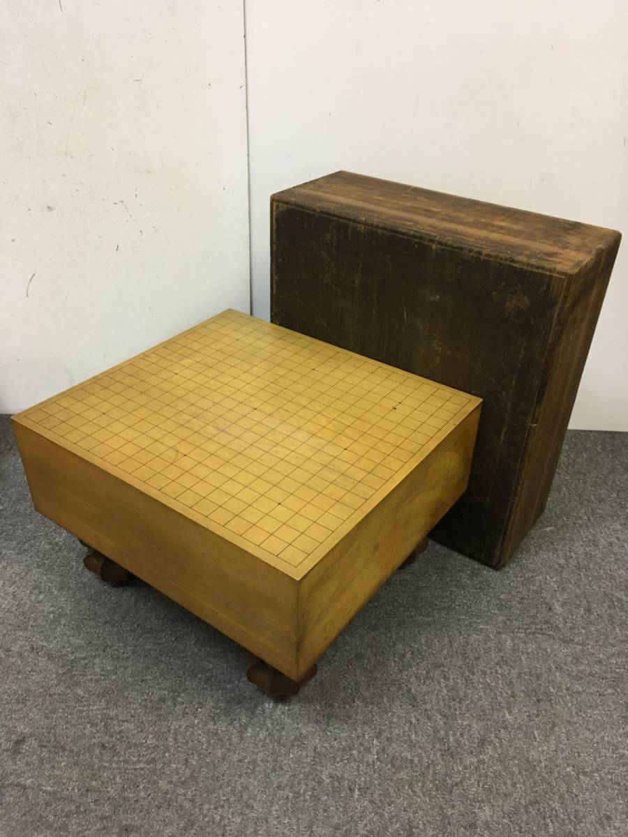 I205-050552-1 碁盤 へそあり 足つき 板目 約41.3×44.5cm 厚み約5.181