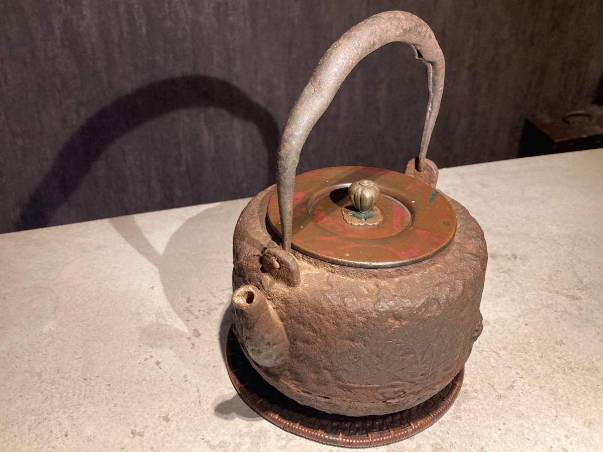 龍文堂刻印あり古い金属容器 茶道具 茶入 古美術 アンティーク ヴィンテージ 煎茶道具 時代鉄瓶 龍文堂 安之助 花押 刷毛目地紋 銅製蓋 時代物 極上品