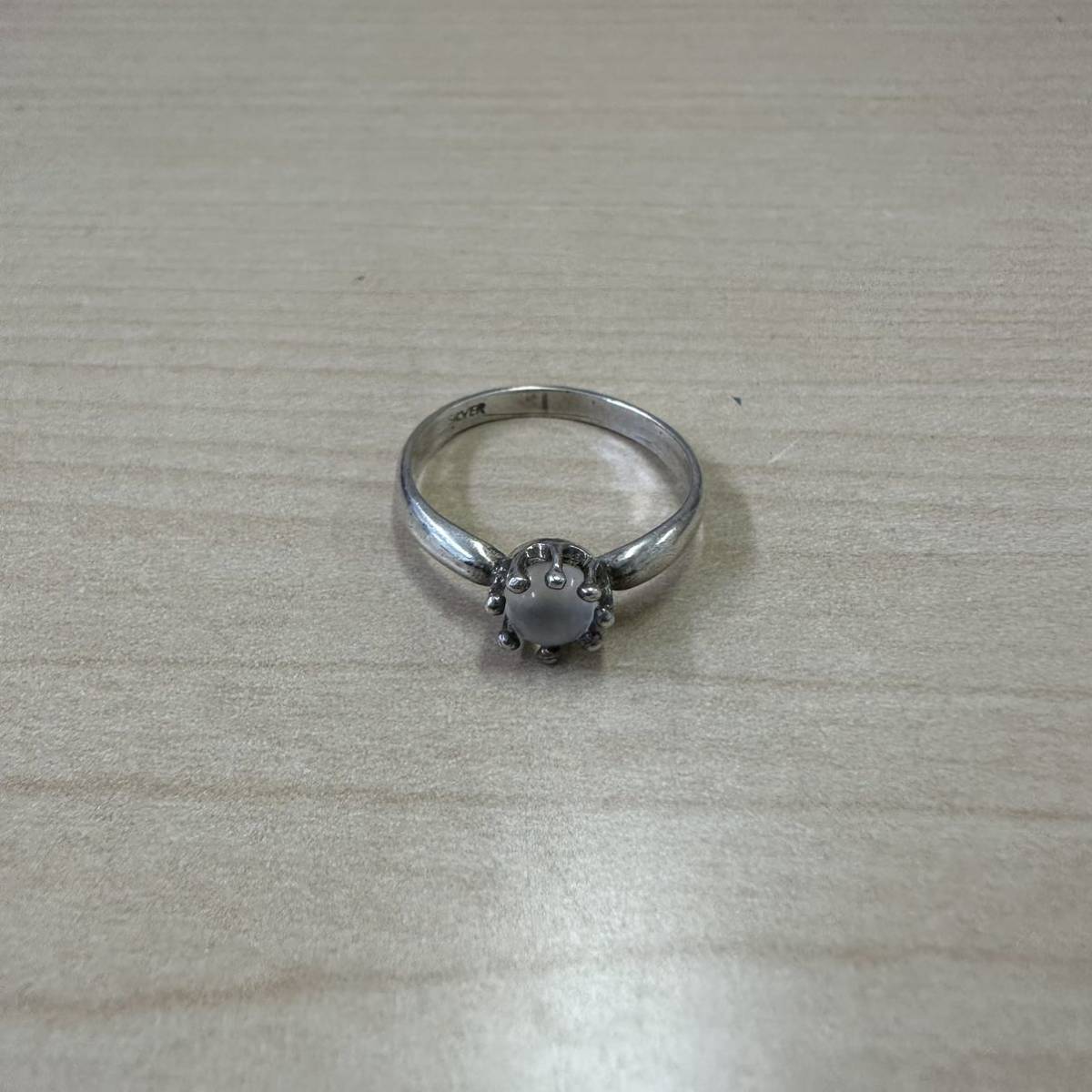 ホワイトムーンストーンの値段と価格推移は 261件の売買情報を集計したホワイトムーンストーンの価格や価値の推移データを公開