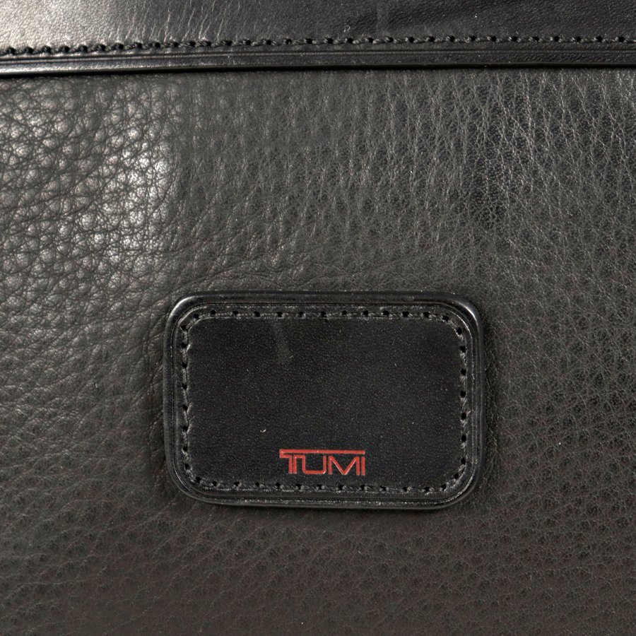 相場価格￥42,120- 美品 TUMI トゥミ 94105D 牛革 カウレザー 