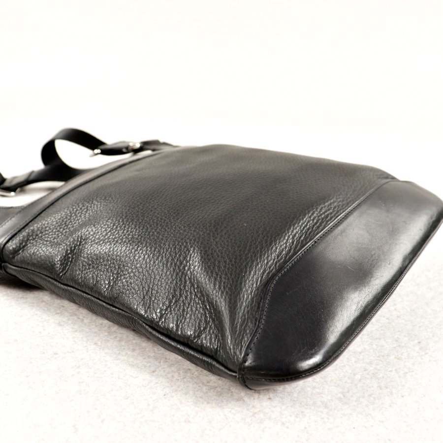 相場価格￥42,120- 美品 TUMI トゥミ 94105D 牛革 カウレザー 