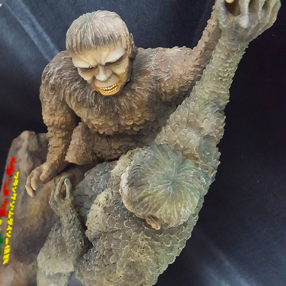フランケンシュタインの怪獣 サンダ対ガイラ バストアップスタチュー 