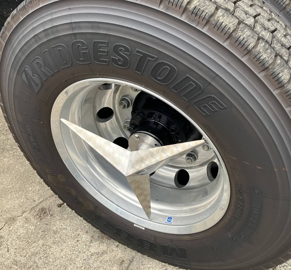 ウロコステンレス製 大型車用 22.5インチ うろこ ホイールスピンナー 2