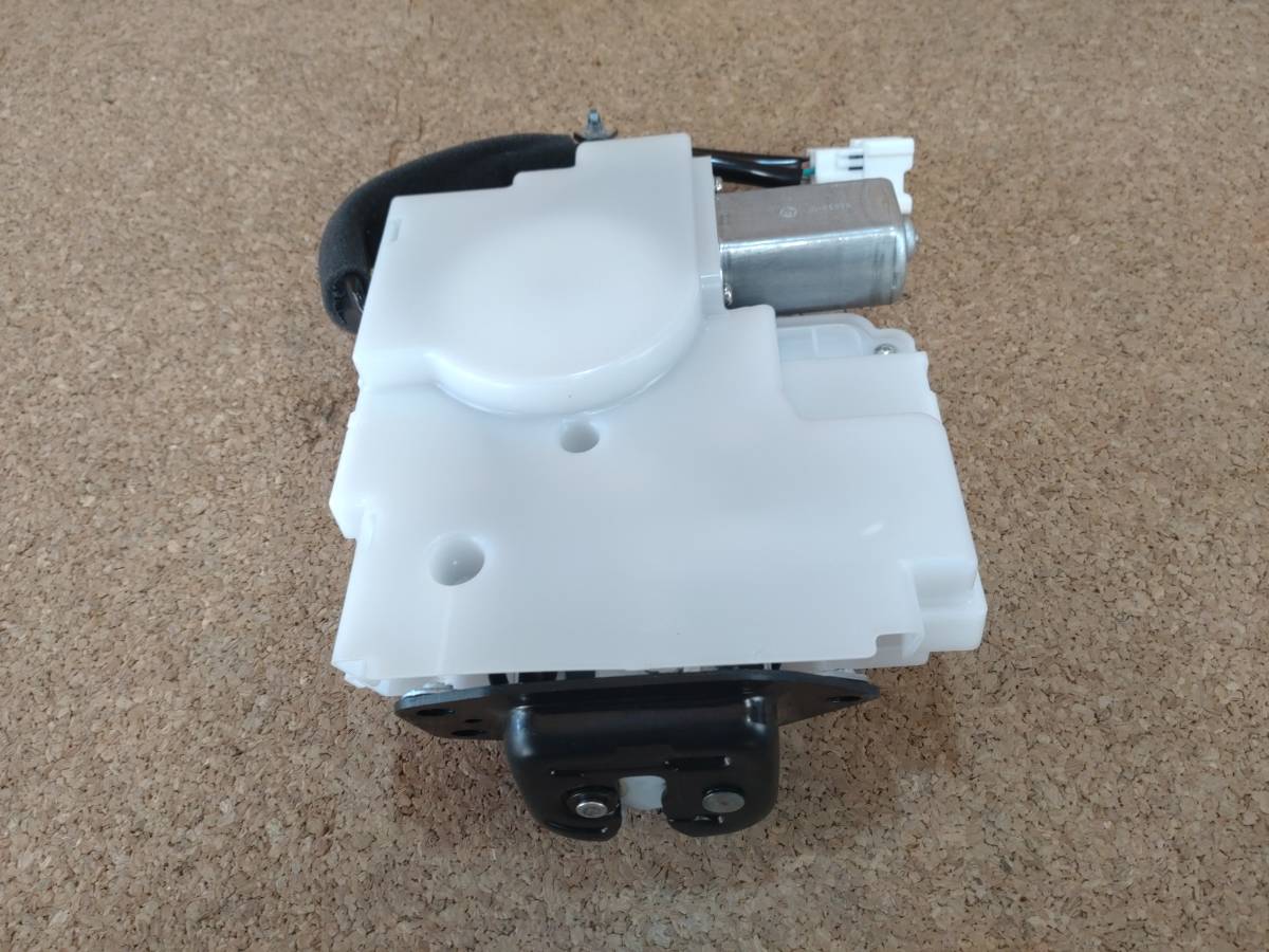 新品未使用】日産 エルグランド E52 リアゲートロック イージー