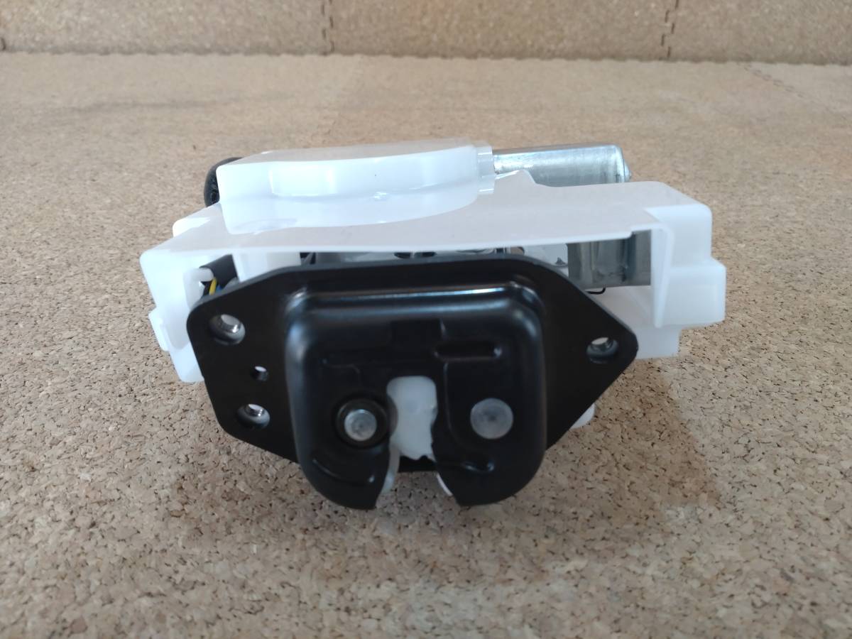 新品未使用】日産 エルグランド E52 リアゲートロック イージー